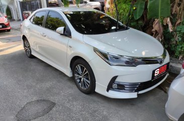 Pearl White Toyota Altis 2018