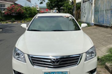 Selling White Toyota Camry 2010