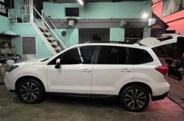 Pearl White 2016 Subaru Forester 