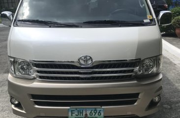 Selling White Toyota Hiace Super Grandia 2013 