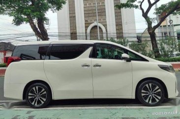 Pearl White Toyota Alphard 2020 for sale in Automatic