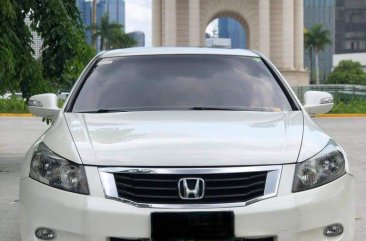 Selling White Honda Accord 2008 in Makati