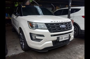 Selling White Ford Explorer 2016 in Cainta