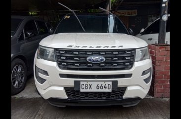 Selling White Ford Explorer 2016 in Cainta