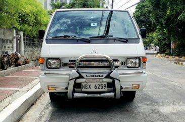 Selling White Mitsubishi L300 2017 in Quezon
