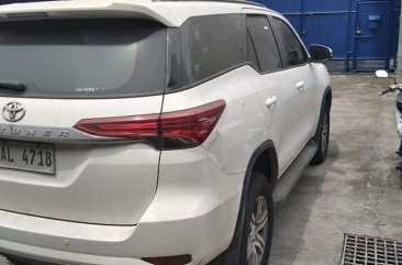 Selling White Toyota Fortuner 2019 in Quezon