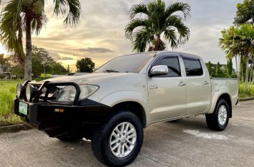 Pearl White Toyota Hilux 2011 for sale in Bacolod