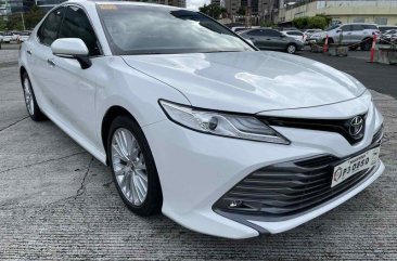 Pearl White Toyota Camry 2019 for sale in Pasig