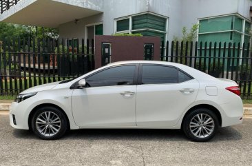 Selling Pearl White Toyota Altis 2017 in Marikina