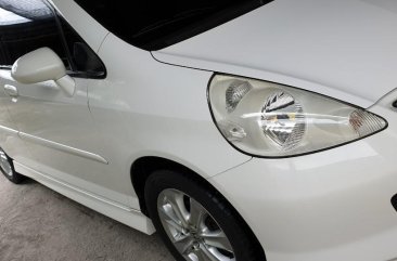 Selling White Honda Jazz 2007 in Las Piñas