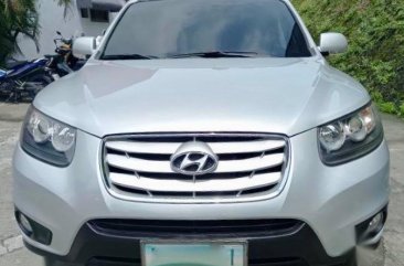 Selling Brightsilver Hyundai Santa Fe 2011 in Pasig