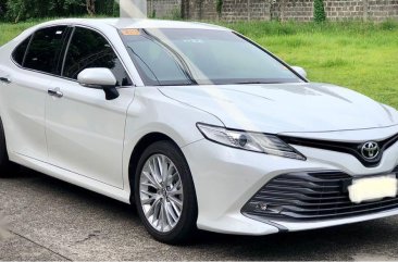 Selling Pearl White Toyota Camry 2019 in Parañaque