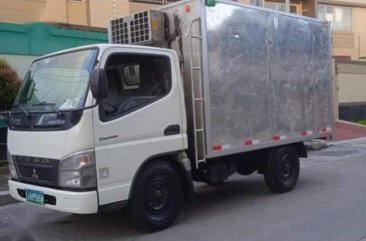 Selling White Mitsubishi Fuso 2012 in Manila