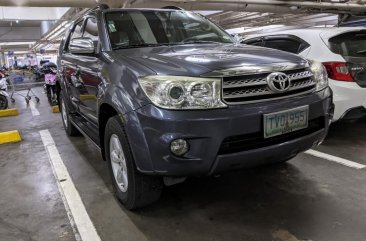 Selling Silver Toyota Fortuner 2011 in Parañaque