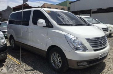 Selling White Hyundai Starex 2017 in Cainta