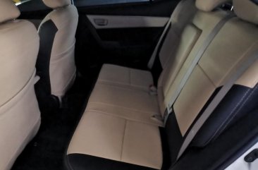 Selling Pearl White Toyota Corolla Altis 2015 in Makati