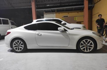 Selling White Hyundai Genesis 2013 in Bulakan