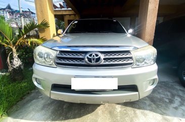 Selling Pearl White Toyota Fortuner 2009 in Manila