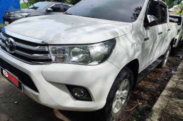 Selling White Toyota Hilux 2020 in Quezon