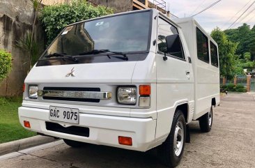 Selling White Mitsubishi L300 2017 in Cebu