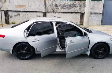 Selling Brightsilver Honda Accord 2004 in Dasmariñas