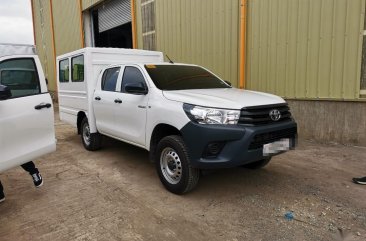 Selling Pearl White Toyota Hilux 2020 in Quezon City