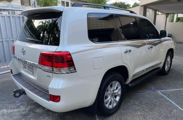 White Toyota Land Cruiser 2018 for sale in Manila