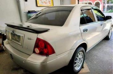 Selling Pearl White Ford Lynx 2004 in Quezon