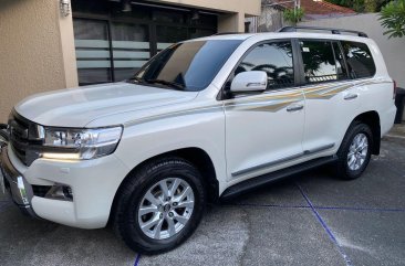 White Toyota Land Cruiser 2018 for sale in Manila