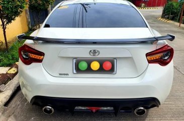 Selling Pearl White Toyota 86 2018 in Biñan