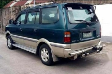 Selling Green Toyota Revo 2000 in Valenzuela