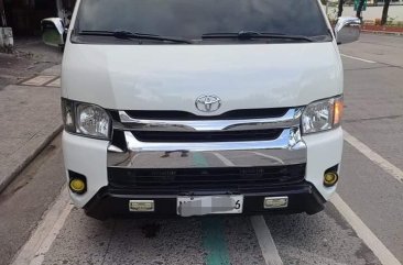 Selling White Toyota Hiace 2017 in Manila