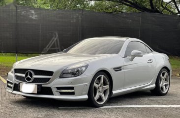 Pearl White Mercedes-Benz SLK350 2014 for sale in Las Pinas