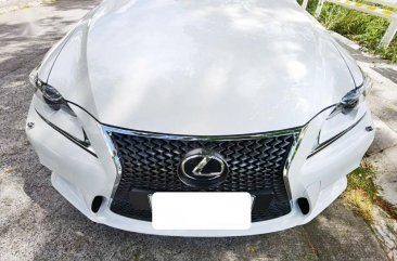Selling Pearl White Lexus IS350 2017 in Quezon