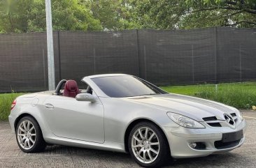 Pearl White Mercedes-Benz SLK350 2006 for sale in Las Pinas