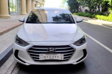 White Hyundai Elantra 2019 for sale in Manual