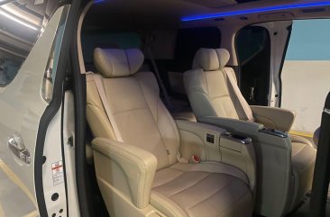 Selling White Toyota Alphard 2020 in Quezon City