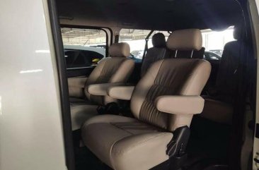 Selling White Toyota Hiace Super Grandia 2013 in Dasmariñas