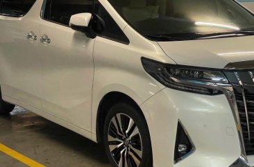 Selling White Toyota Alphard 2020 in Quezon City