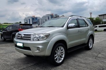 Selling Silver Toyota Fortuner 2009 in Pasig