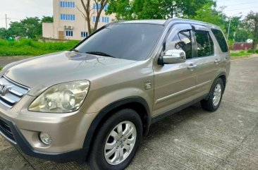 Pearl White Honda CR-V 2006 for sale in Quezon