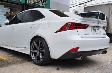 Selling White Lexus IS350 2014 in Quezon