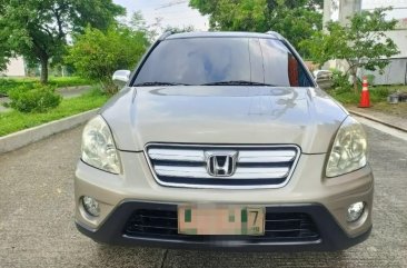 Pearl White Honda CR-V 2006 for sale in Quezon