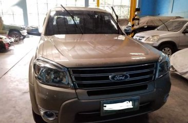Silver Ford Everest 2013 for sale in Quezon