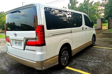 Selling Pearl White Toyota Hiace Super Grandia 2019 in Manila