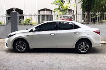 Selling Pearl White Toyota Altis 2021 in Quezon City