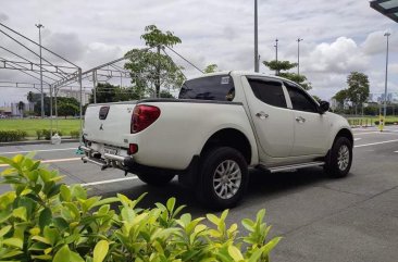 Selling White Mitsubishi Strada 2012 in Makati