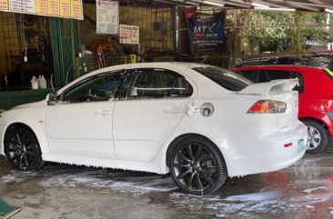 Selling Pearl White Mitsubishi Lancer 2010 in Muntinlupa