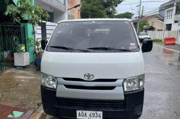 Sell Pearl White 2015 Toyota Hiace in Marikina