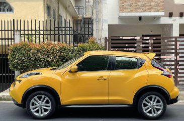 Selling Yellow Nissan Juke 2017 in San Mateo